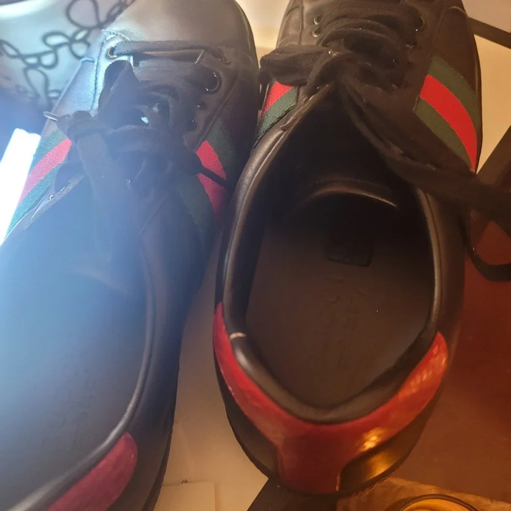 Authentic Men's Gucci shoes - Picture 6 of 9